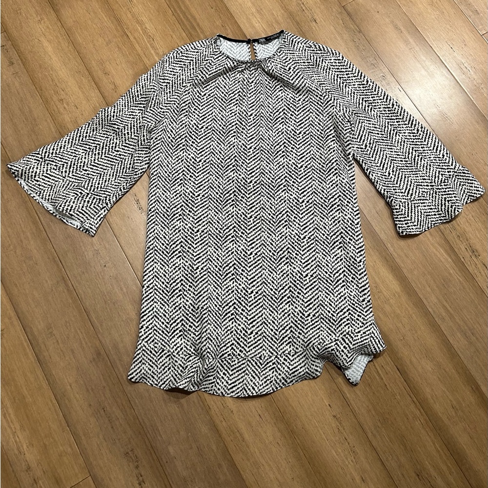 Zara Ruffled Oversize Dress - Picture 4 of 5